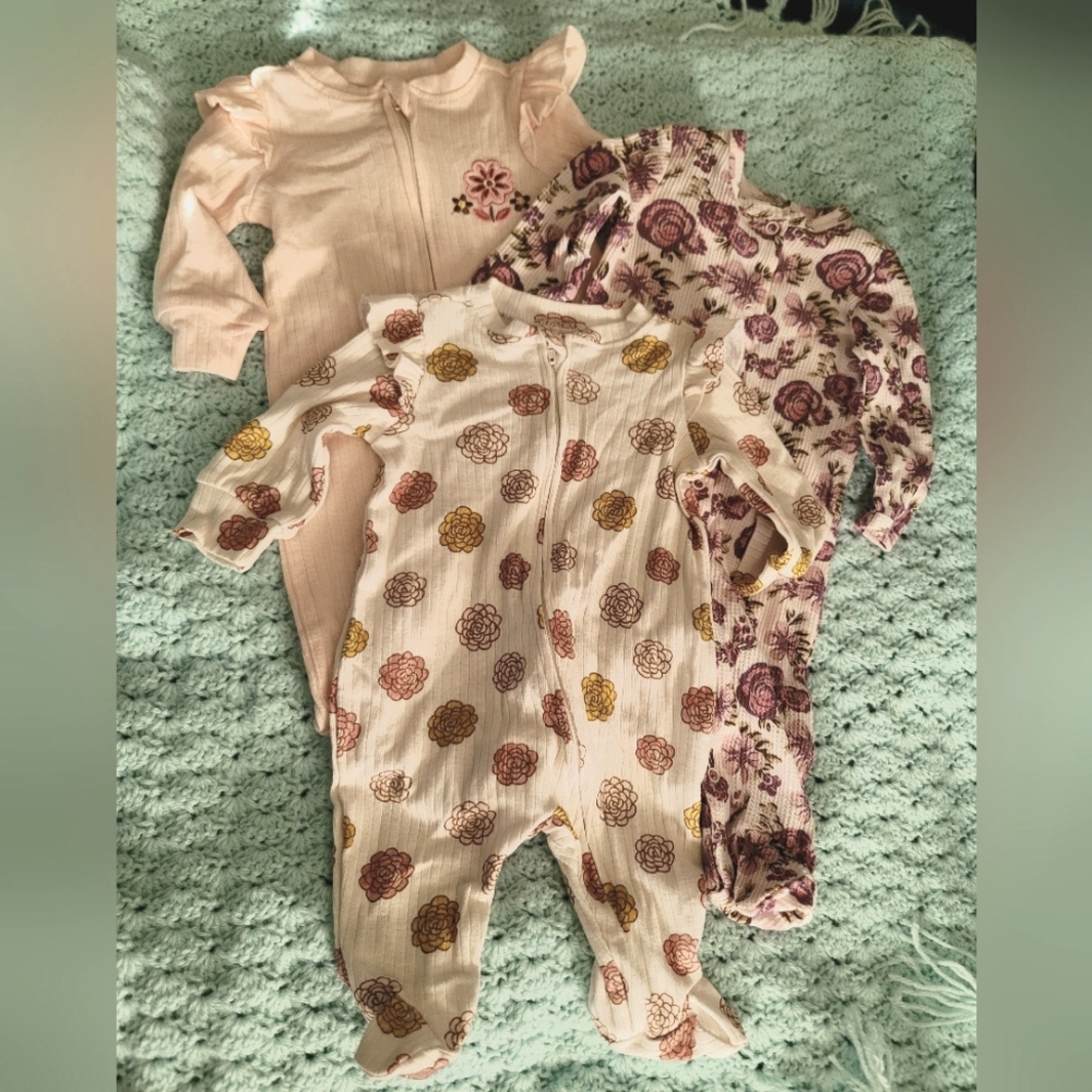Bundle of 3 Baby Girl Flower Footie One pieces NWOT Size 0-3m